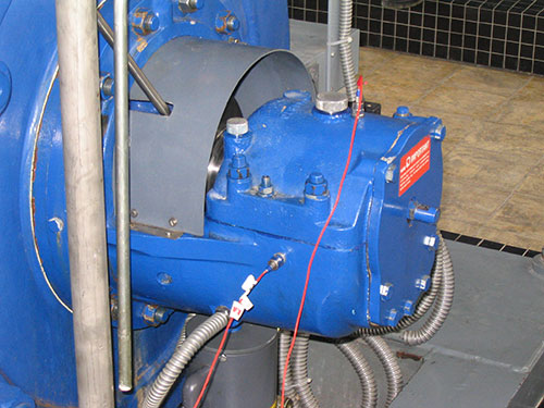 Measuring vibrations on bearings (non-rotating component) according to the ISO 10816 series